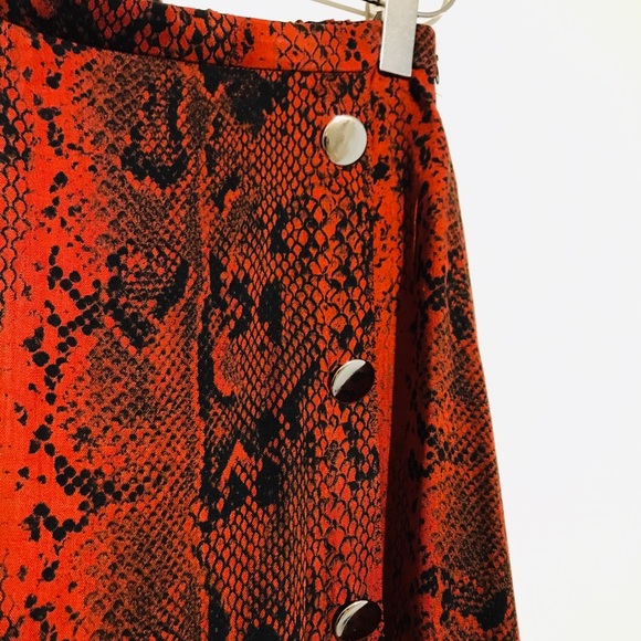 🆕 BNWT Red Button Up Snake Print Skirt - Picture 3 of 6